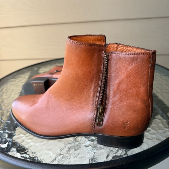 Frye Carly Double Zip Leather Ankle Boot- 9.5 - Picture 8 of 9